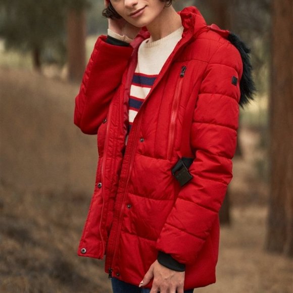 Fitted Puffer Jacket with Belt and hood red - Picture 4 of 12